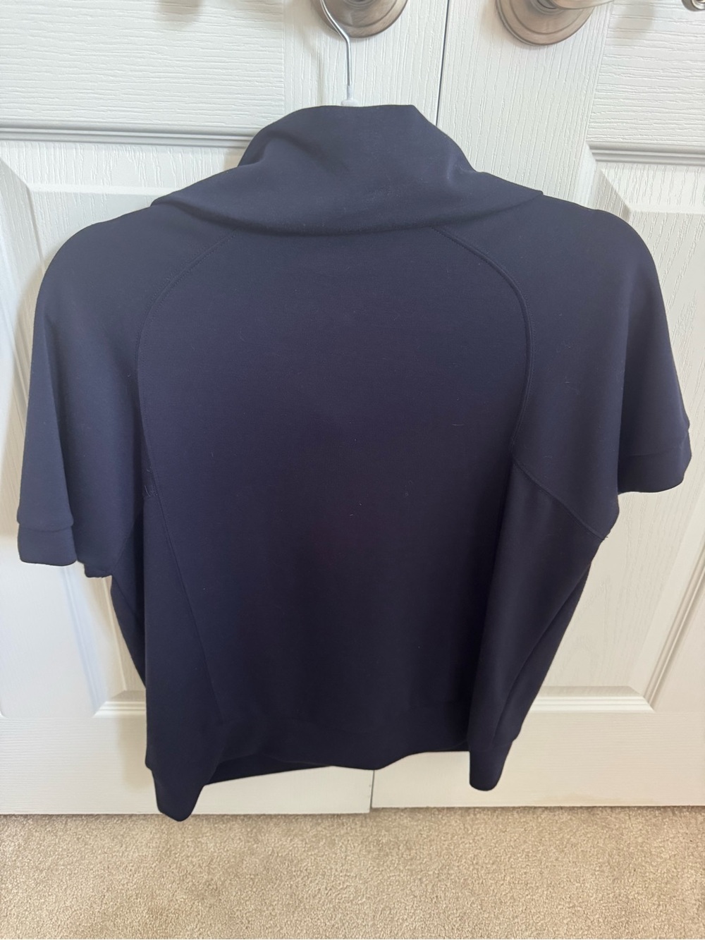 Short sleeve 1/4 gold zip. Size L. - Picture 2 of 2